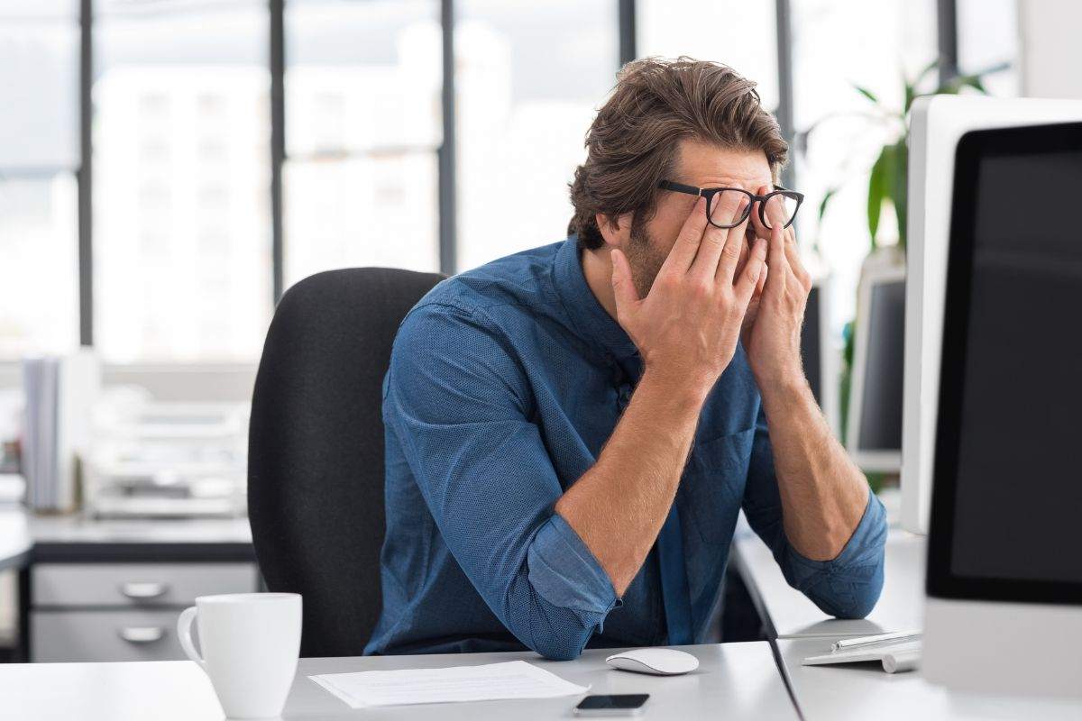 persona preoccupata per un pignoramento