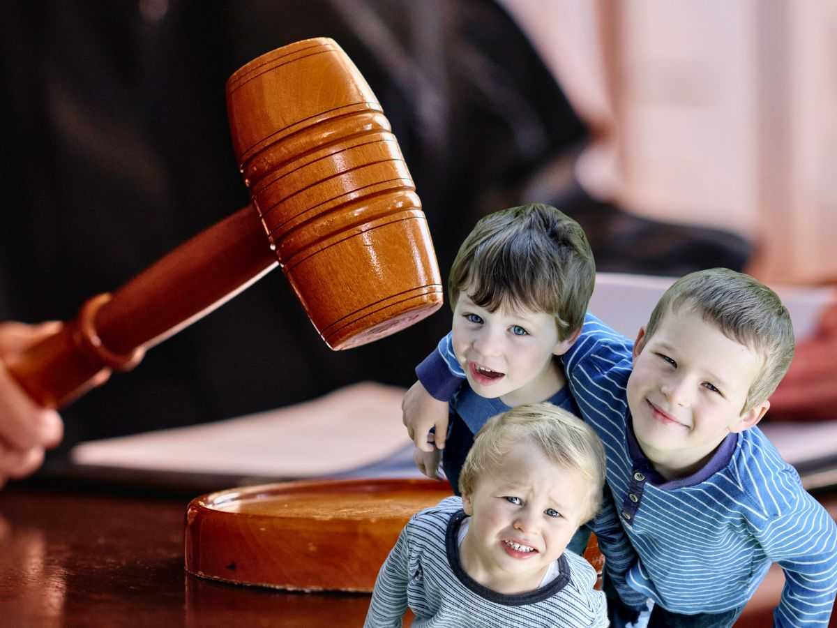 sfondo Giudice che batte martello e bambini