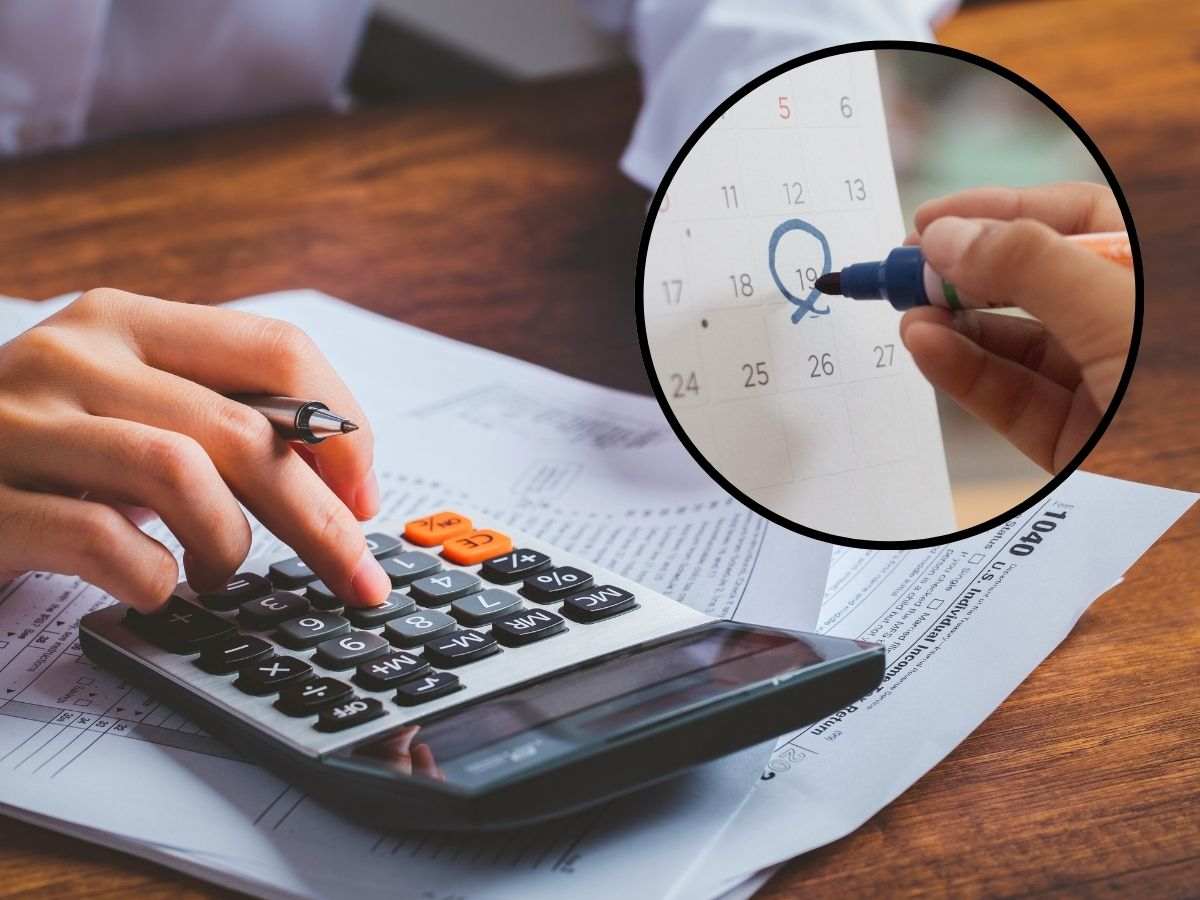 sfondo persona che fa calcoli alla calcolatrice e tondo con calendario e mano che segna