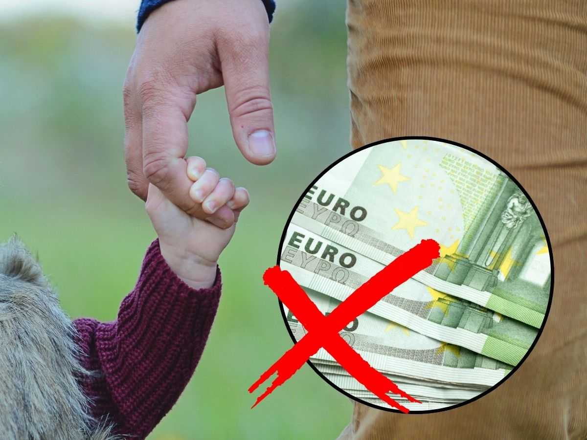 sfondo padre che stringe mano a figlio e tondo con banconote 100 euro e x rossa