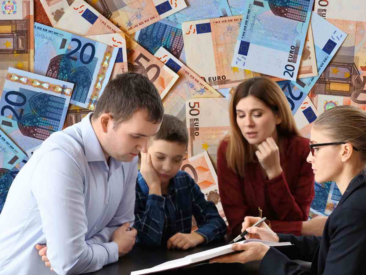 sfondo banconote euro e famiglia che parla con consulente