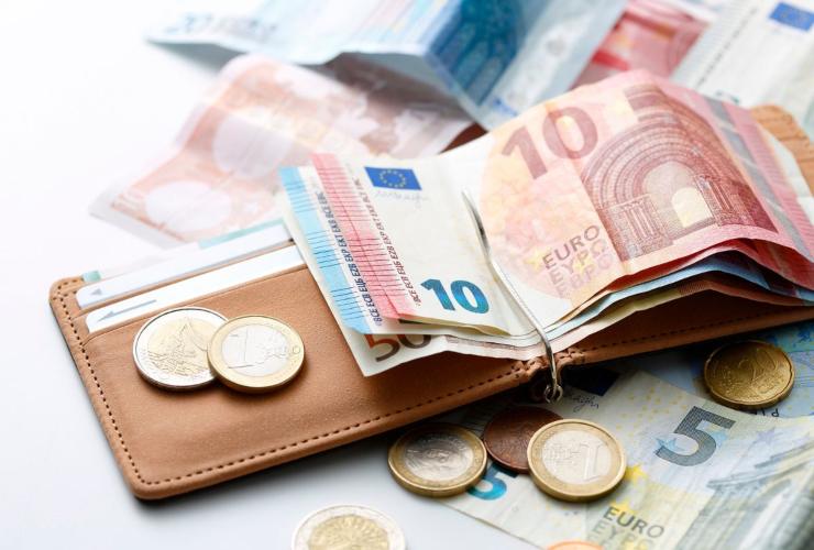 portafoglio con banconote
