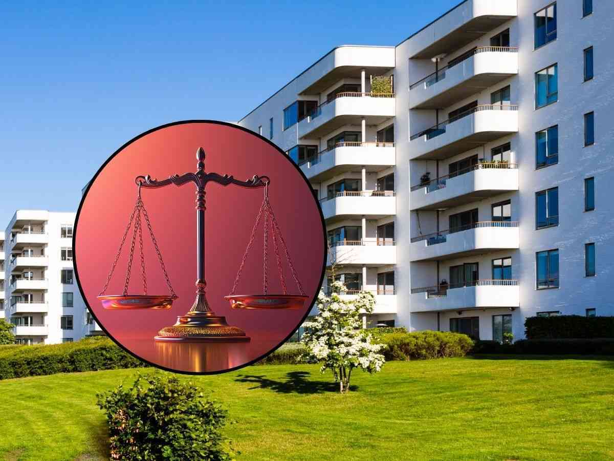 sfondo condominio e tondo con bilancia simbolo di legge