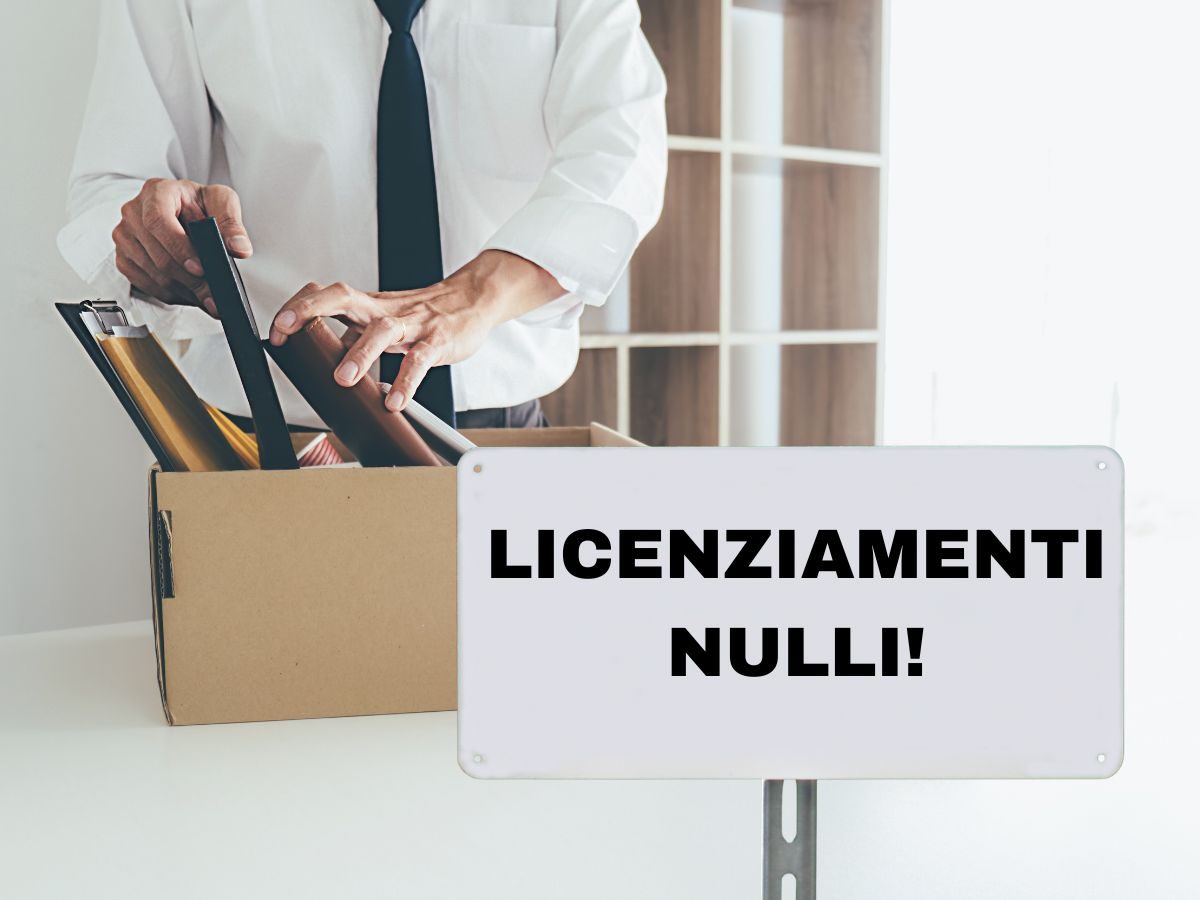 sfondo uomo che sistema scatola oggetti e cartello con scritta licenziamenti nulli