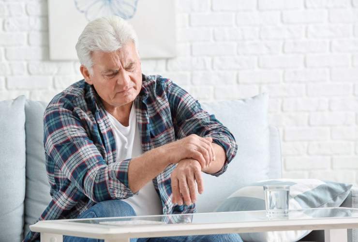 Persona affetta da morbo di parkinson
