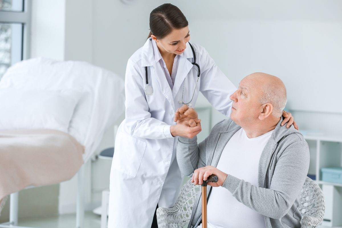 Assistenza a un malato con il morbo di Parkinson
