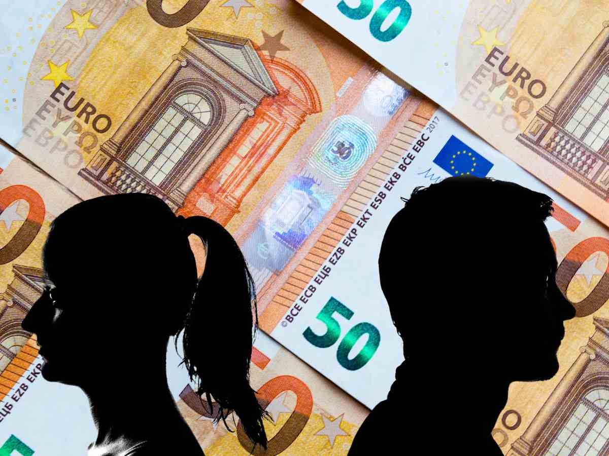 sfondo banconote 50 euro e sagome uomo donna separate
