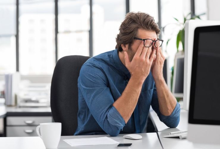 Persona preoccupata per un pignoramento